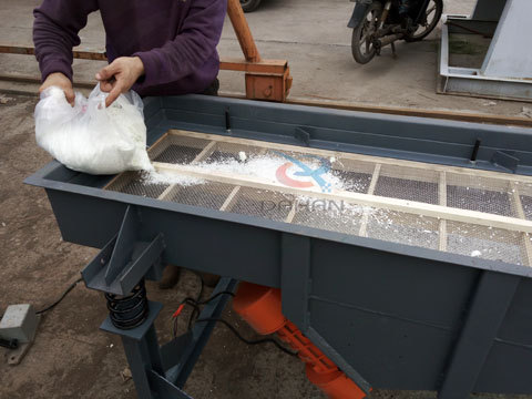 鋼纖維振動篩試機(jī)現(xiàn)場